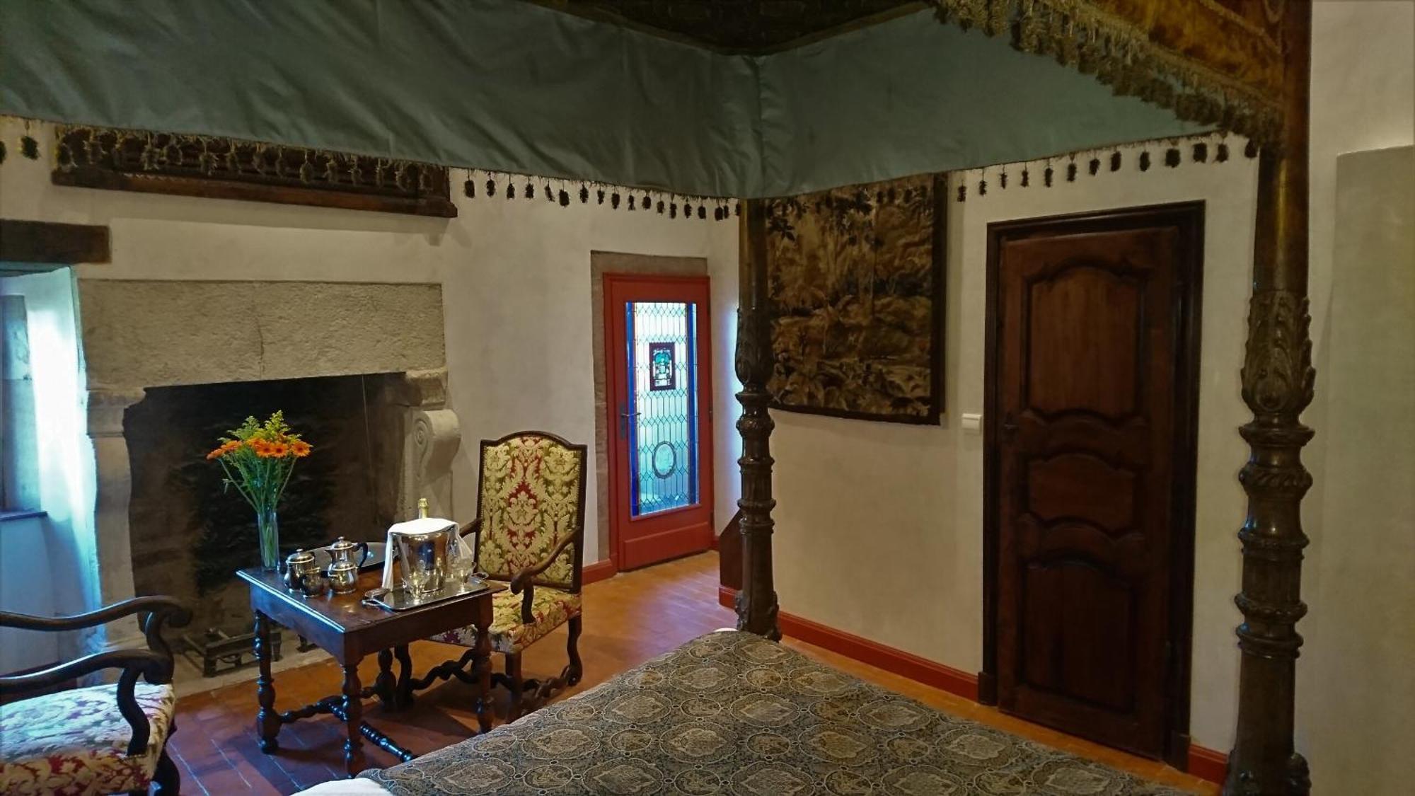 Chateau La Servayrie - Chambre D'Hotes Marcillac-Vallon Habitación foto